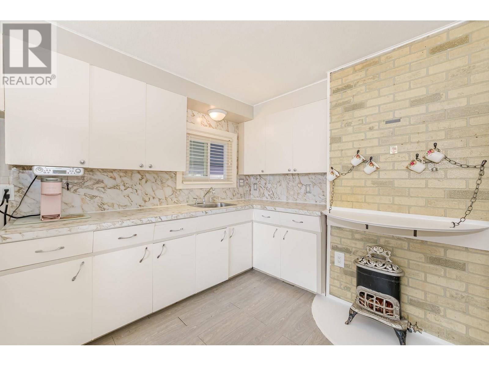 Photo 19 of 571 1 Avenue Se, Salmon Arm BC