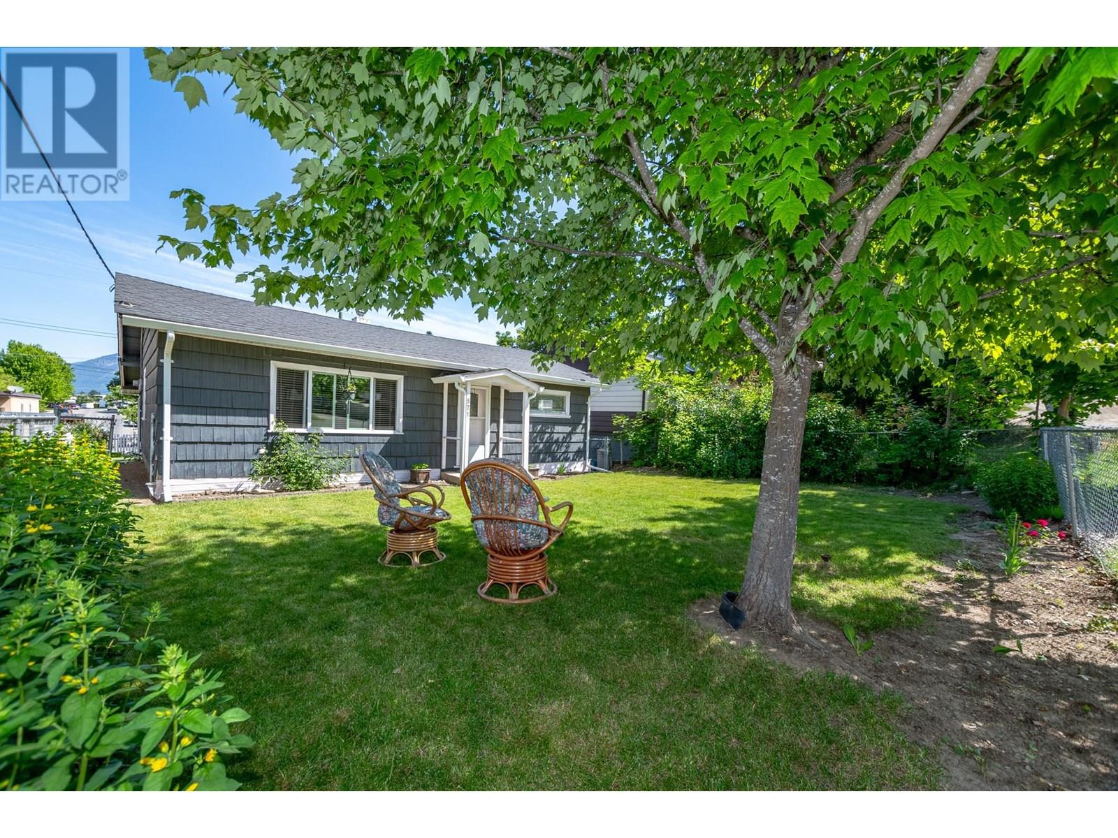Photo 12 of 571 1 Avenue Se, Salmon Arm BC