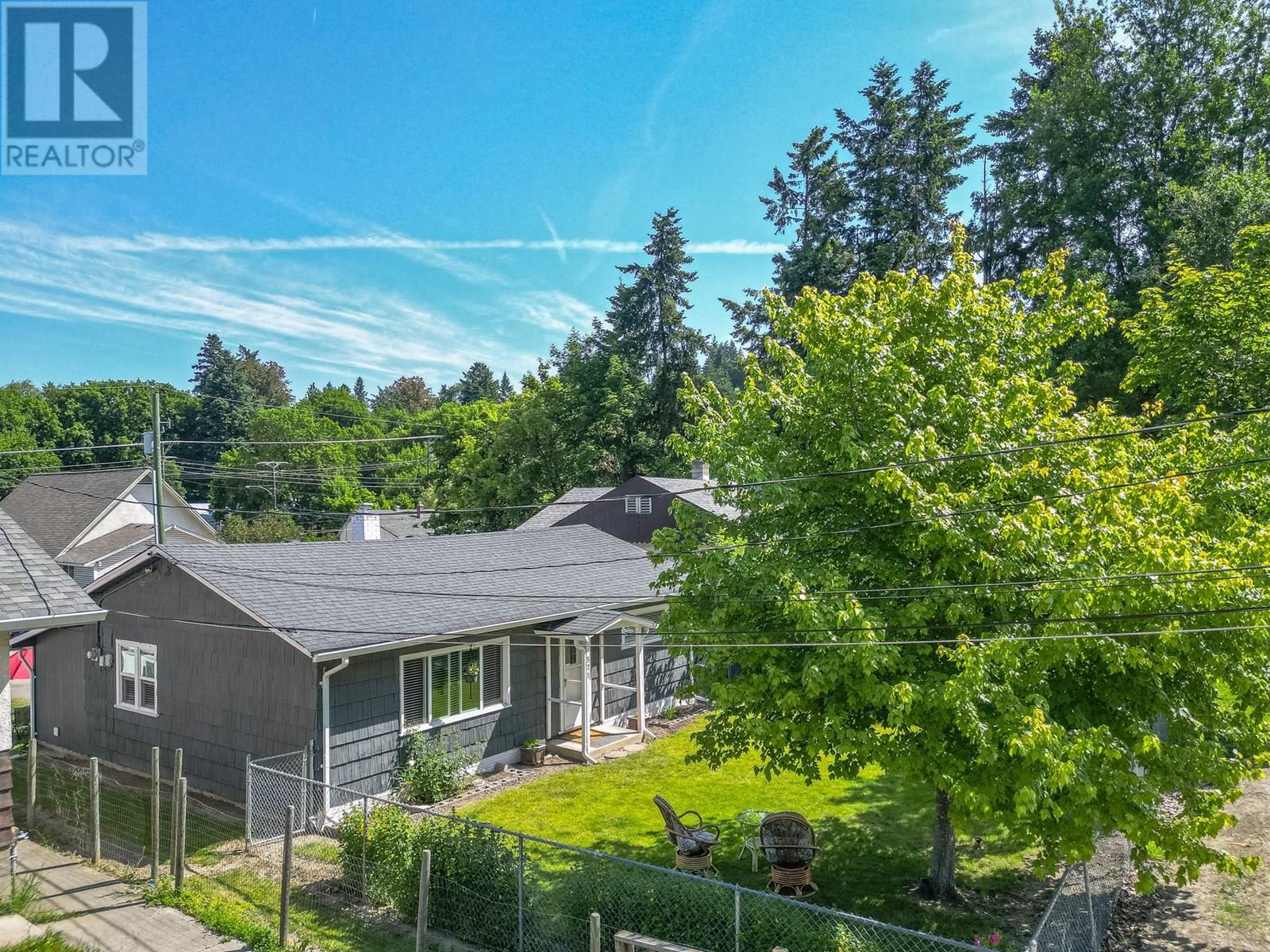 Photo 13 of 571 1 Avenue Se, Salmon Arm BC