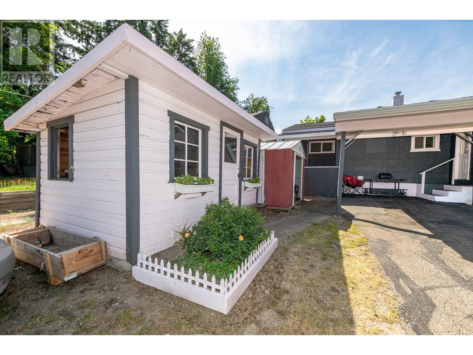 Photo 8 of 571 1 Avenue Se, Salmon Arm BC