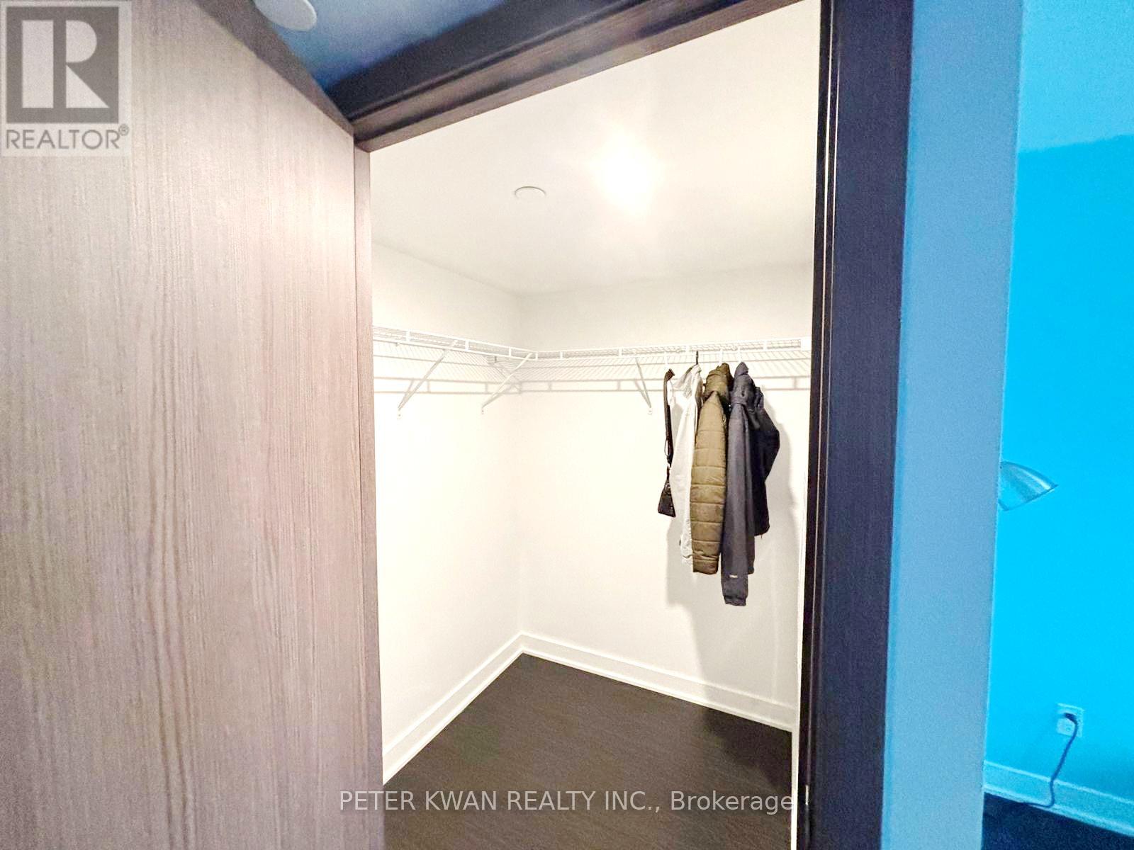 Photo 11 of 1007 19 Bathurst Street, Toronto ON