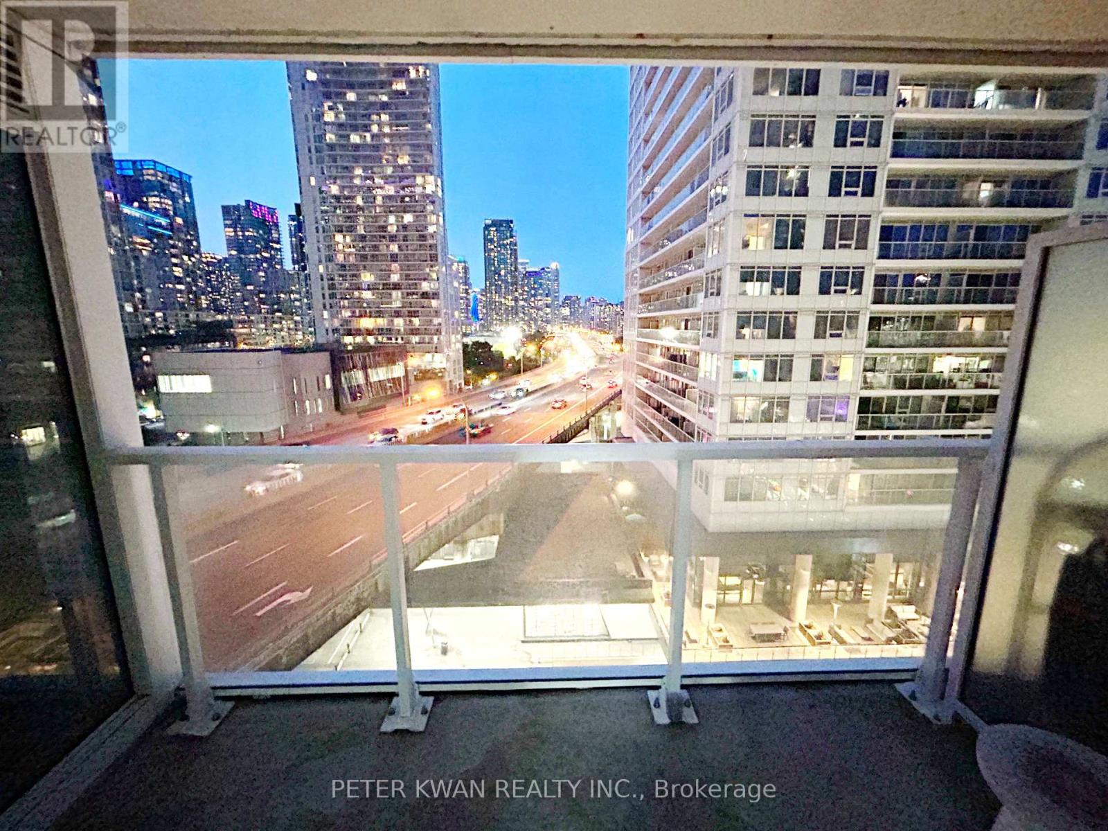 Photo 12 of 1007 19 Bathurst Street, Toronto ON
