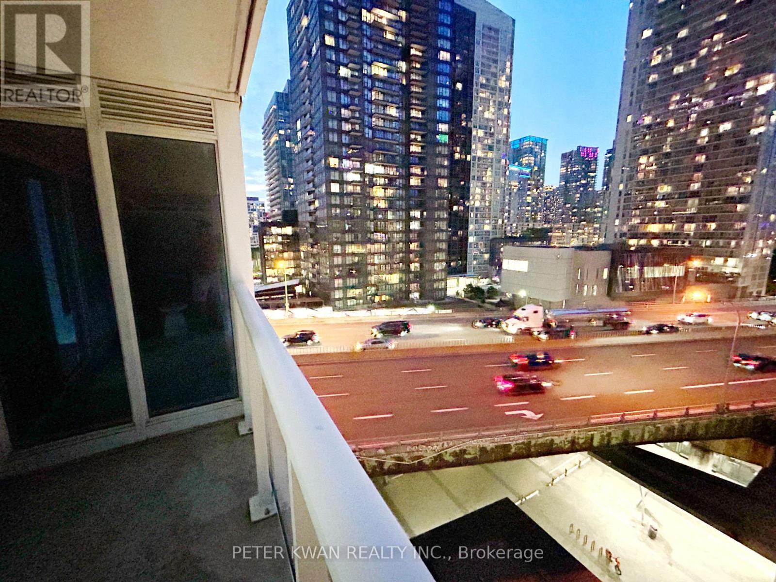 Photo 19 of 1007 19 Bathurst Street, Toronto ON
