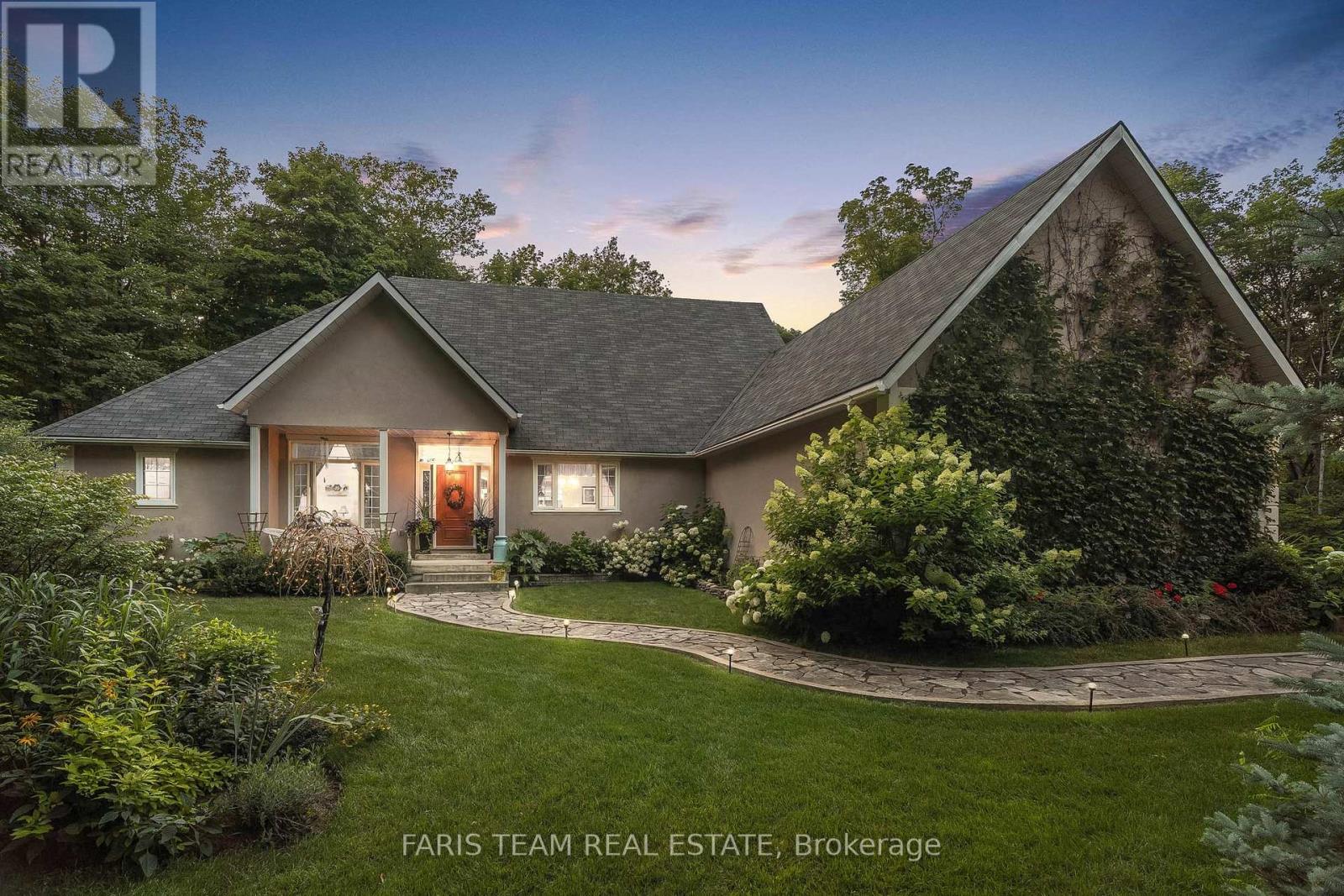Photo 2 of 22 Odonnell Court, Penetanguishene ON