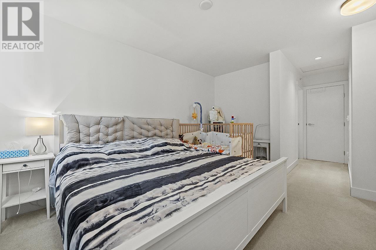 3 6868 BURLINGTON AVENUE, Burnaby