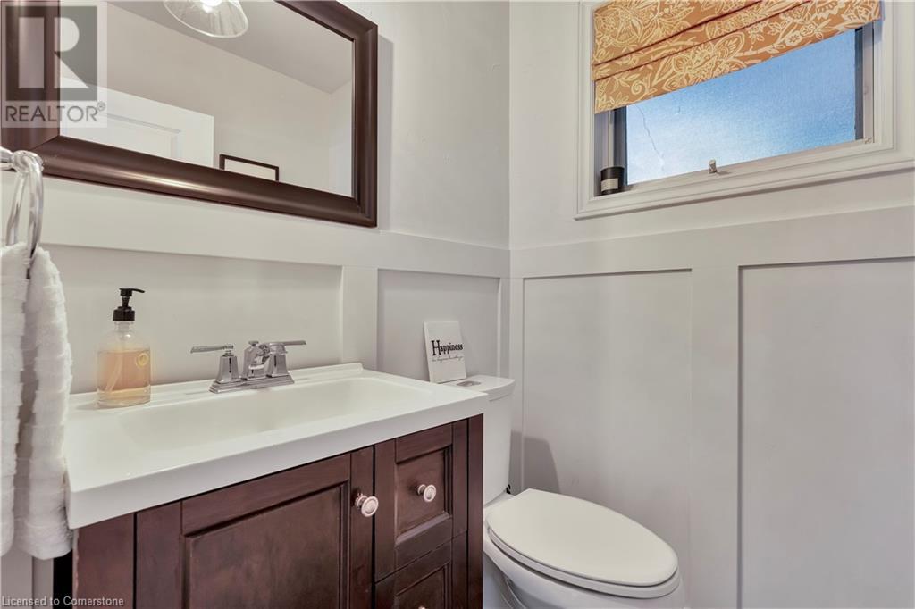 Photo 9 of 564 Rosedale Crescent, Burlington ON