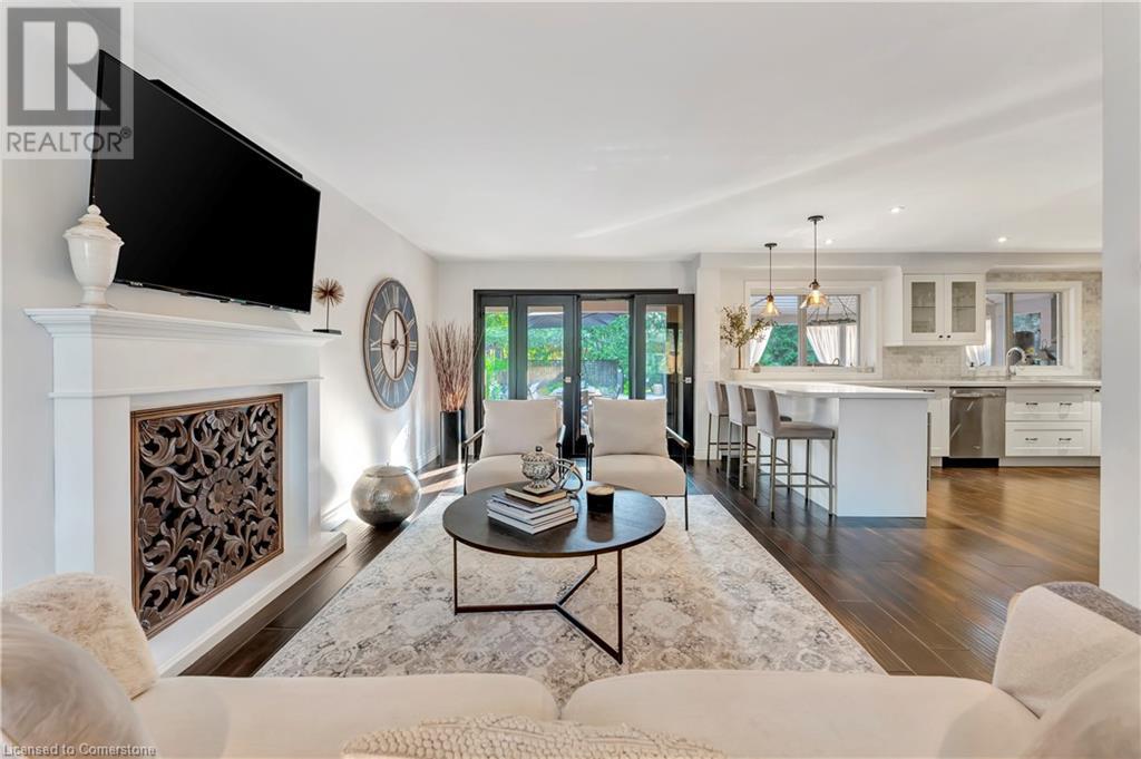 Photo 2 of 564 Rosedale Crescent, Burlington ON