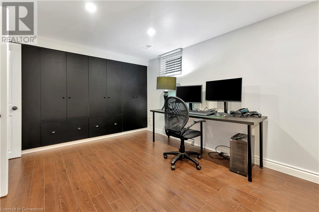 Photo 26 of 564 Rosedale Crescent, Burlington ON