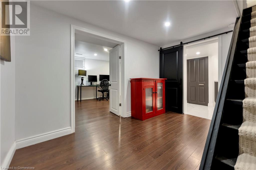 Photo 25 of 564 Rosedale Crescent, Burlington ON