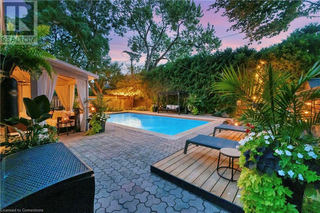 Photo 4 of 564 Rosedale Crescent, Burlington ON