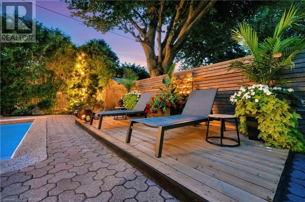 Photo 12 of 564 Rosedale Crescent, Burlington ON