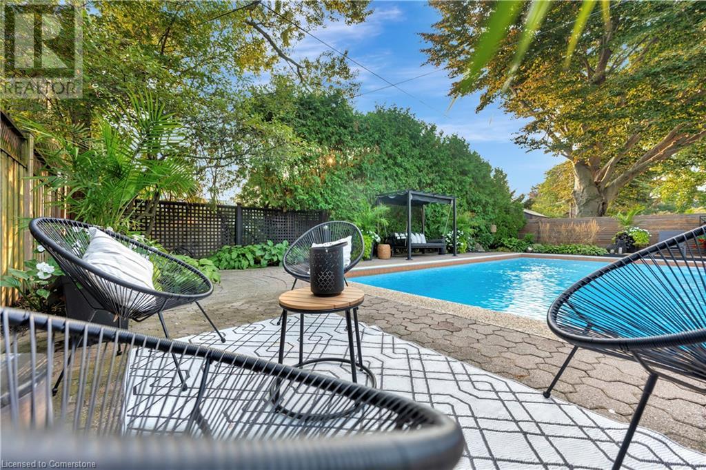 Photo 18 of 564 Rosedale Crescent, Burlington ON