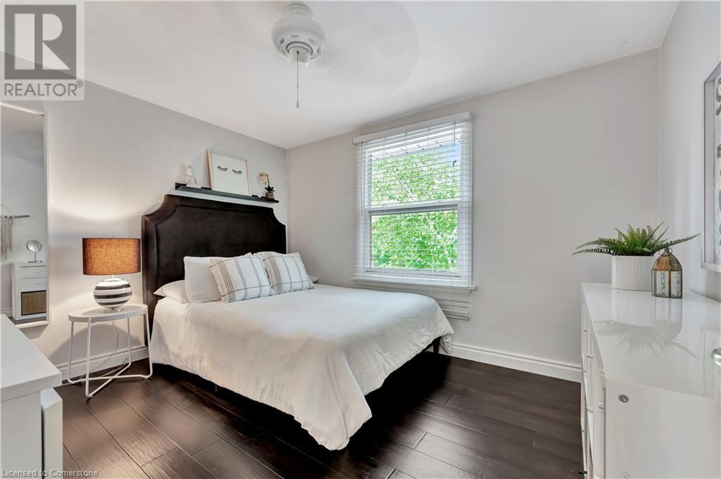 Photo 14 of 564 Rosedale Crescent, Burlington ON