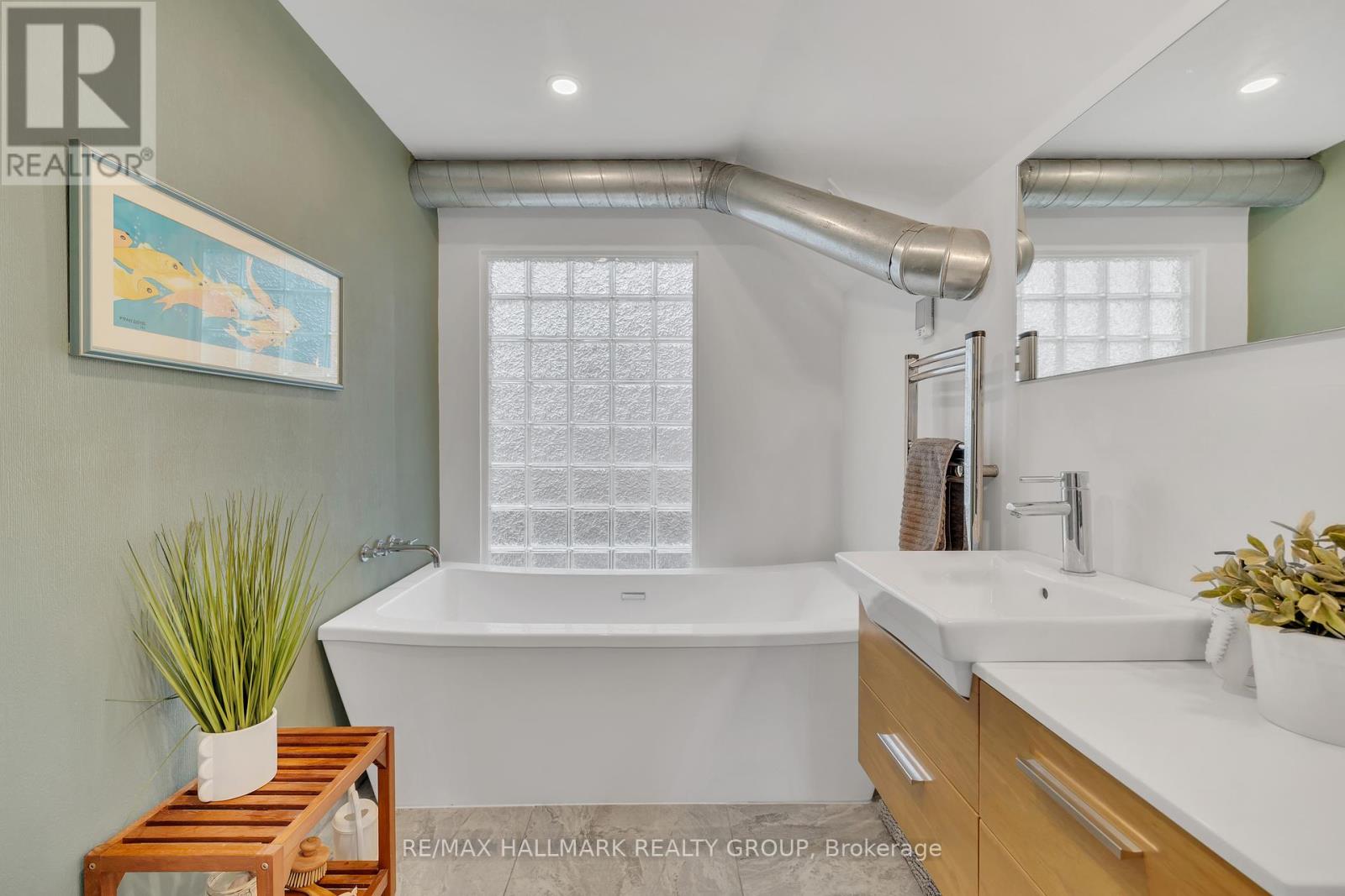 Photo 25 of 197 Brockmere Cliff Road, Elizabethtownkitley ON