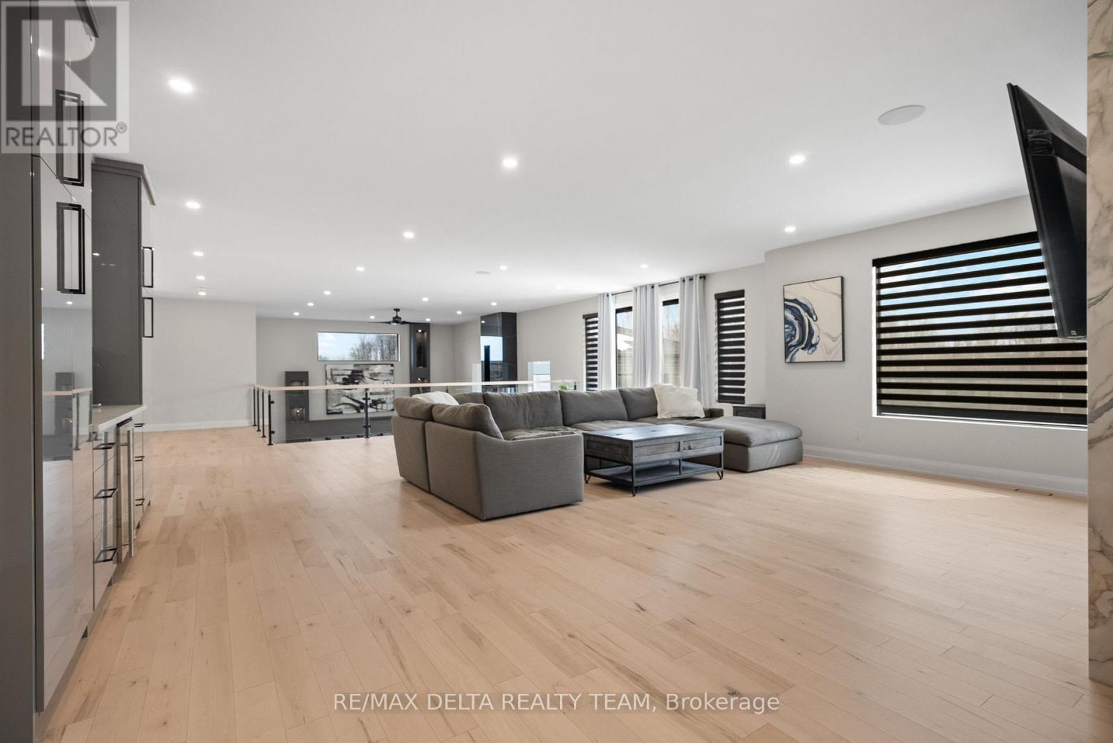 Photo 38 of 663 Ballycastle Crescent, Ottawa ON