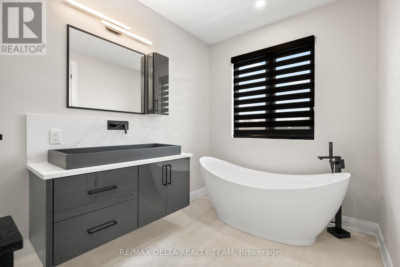 Photo 18 of 663 Ballycastle Crescent, Ottawa ON