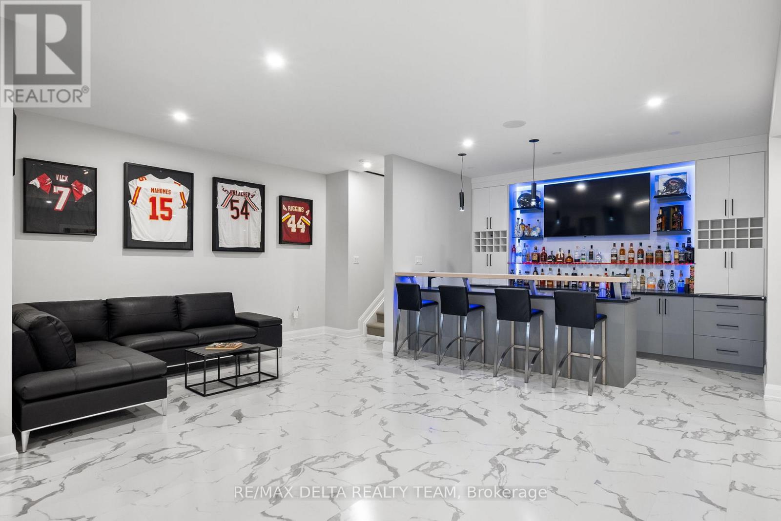 Photo 13 of 663 Ballycastle Crescent, Ottawa ON