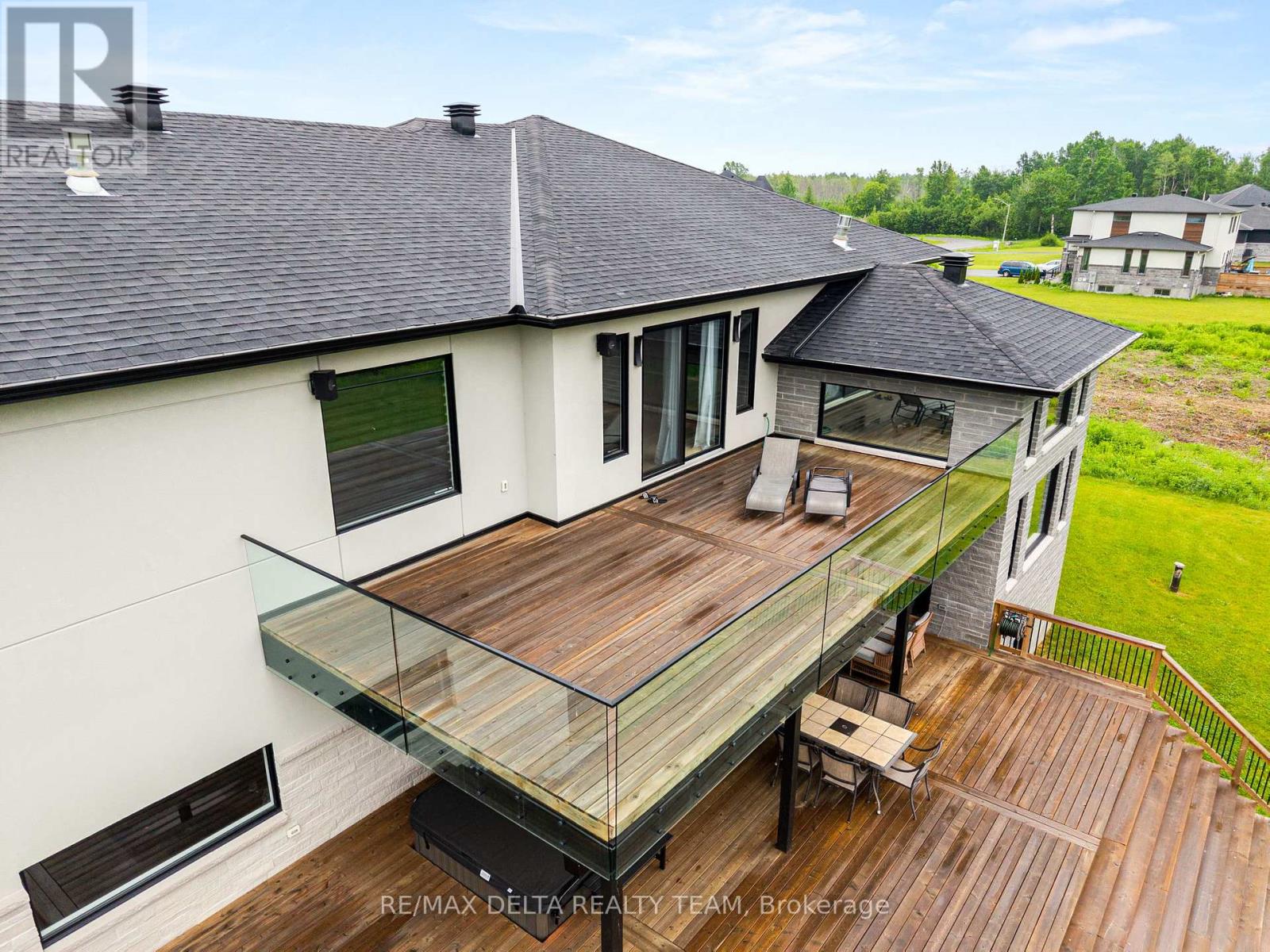 Photo 6 of 663 Ballycastle Crescent, Ottawa ON