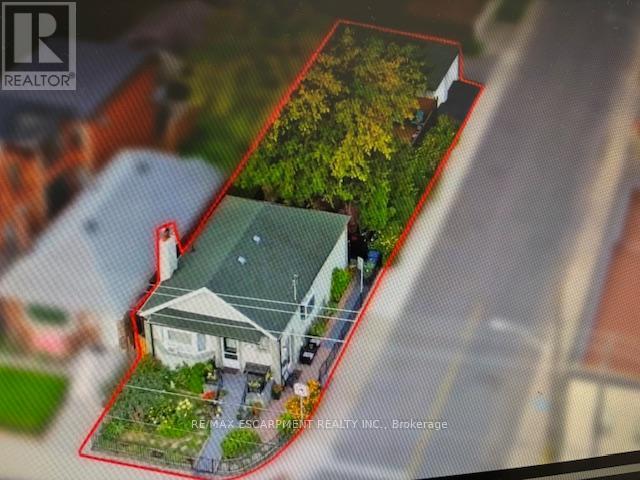 Single Family House Bungalow for Sale in  VICTORIA PARK AVENUE Toronto (Oakridge) 