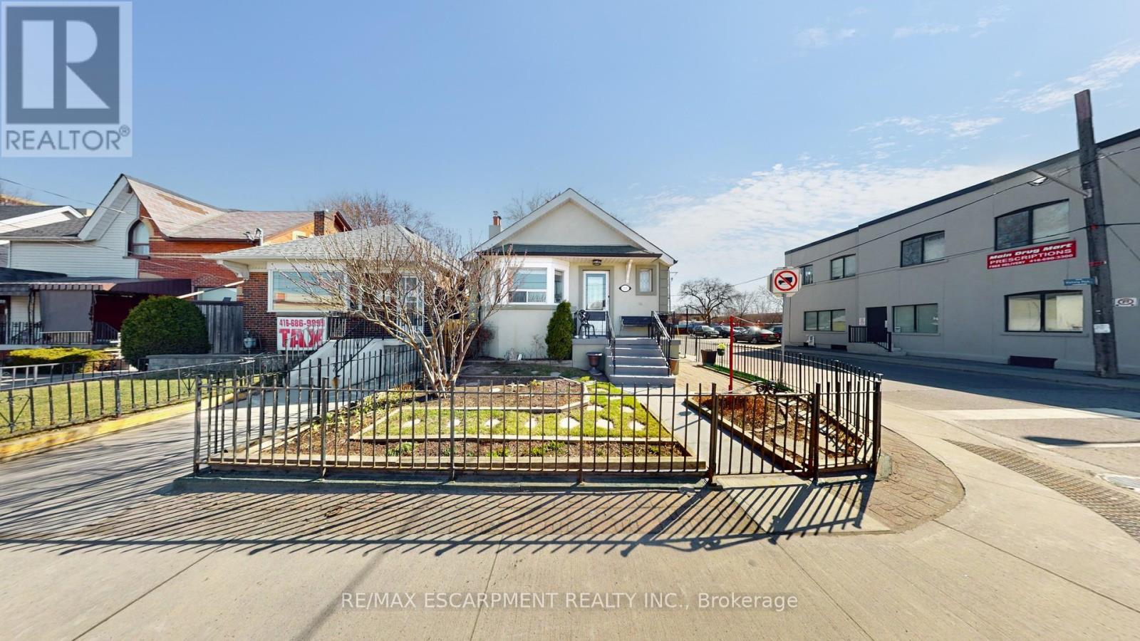 527 VICTORIA PARK AVENUE, Toronto (Oakridge), Ontario