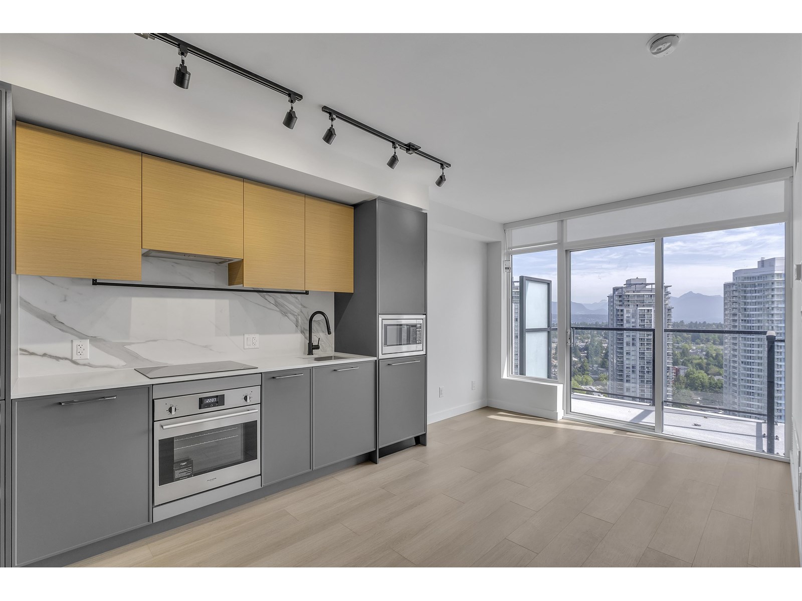 3206 13725 GEORGE JUNCTION, Surrey real estate listing R3014696