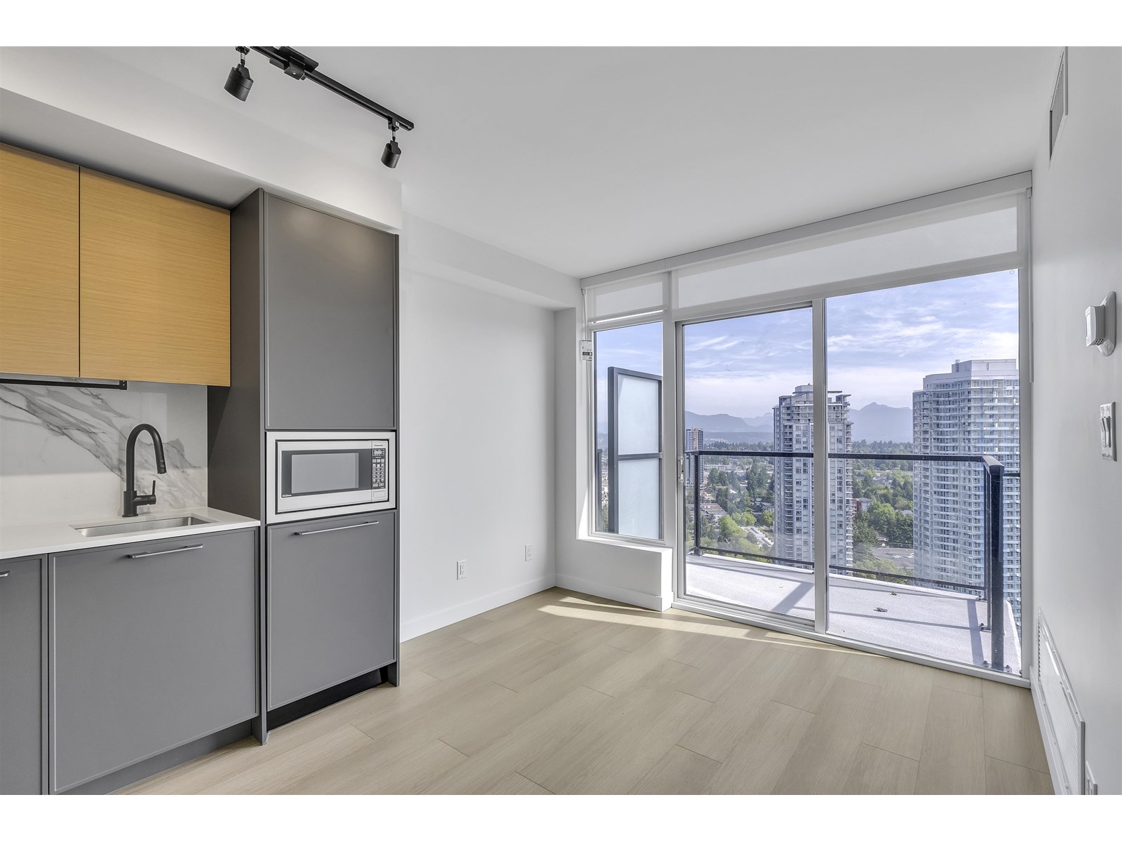 3206 13725 GEORGE JUNCTION, Surrey real estate listing R3014696