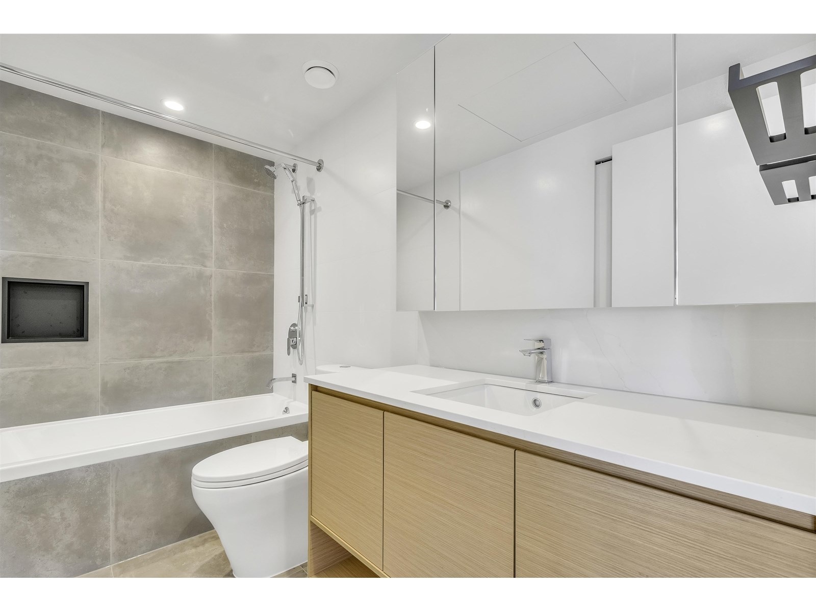 3206 13725 GEORGE JUNCTION, Surrey real estate listing R3014696