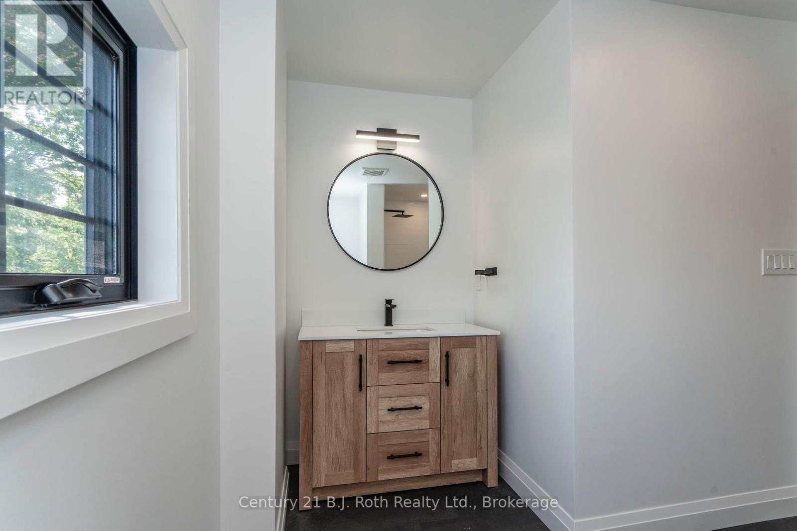 Photo 27 of 339 First Street W, Midland ON