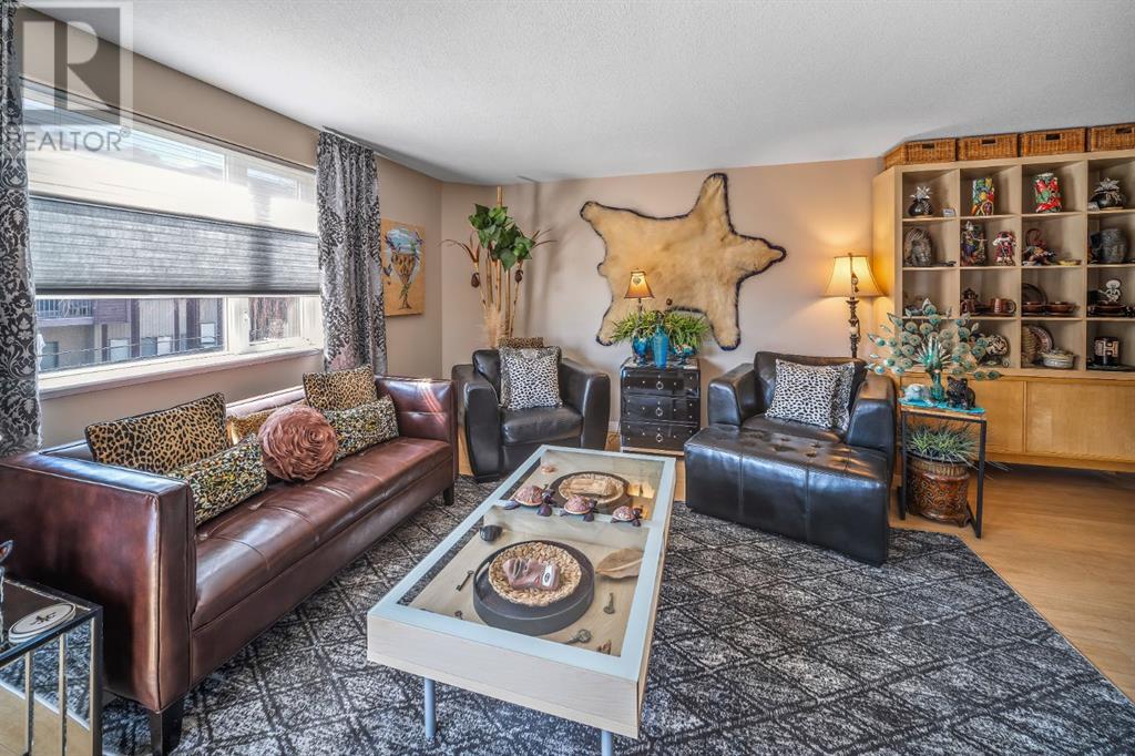 Single Family House for Sale in    Avenue SW Windsor Park Calgary 