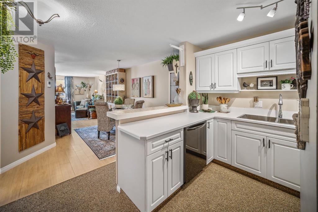 Single Family House for Sale in    Avenue SW Windsor Park Calgary 