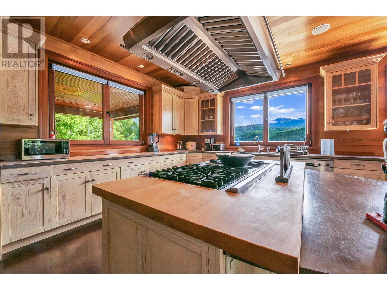 3 Bed, 4 Bath House for Sale in Egmont – 15781 EAST EGMONT SHORELINE - Image 18