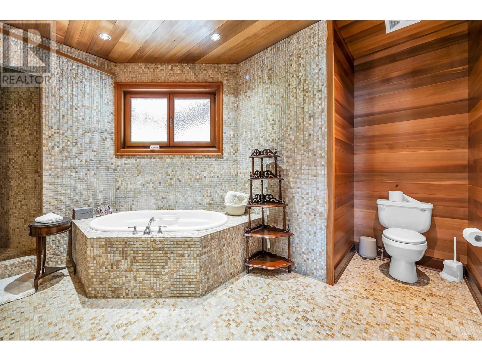 3 Bed, 4 Bath House for Sale in Egmont – 15781 EAST EGMONT SHORELINE - Image 23