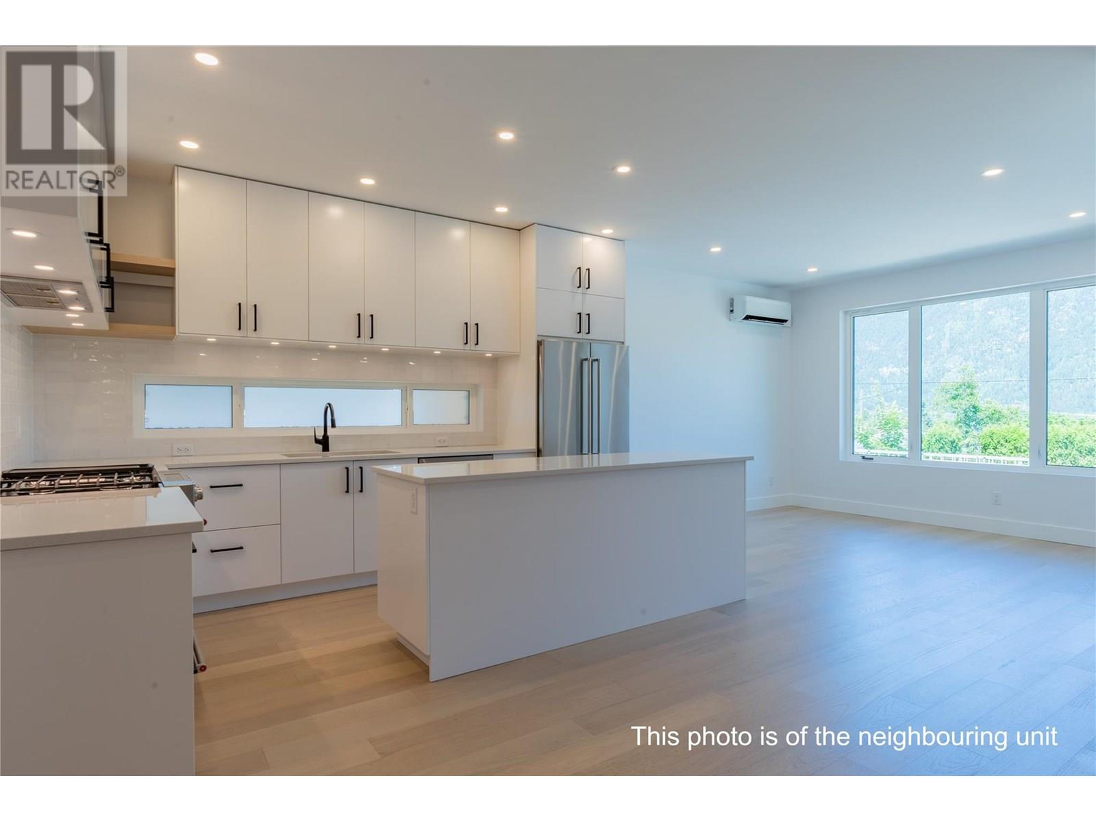 Photo 4 of 518 Robson Street Unit B, Nelson BC