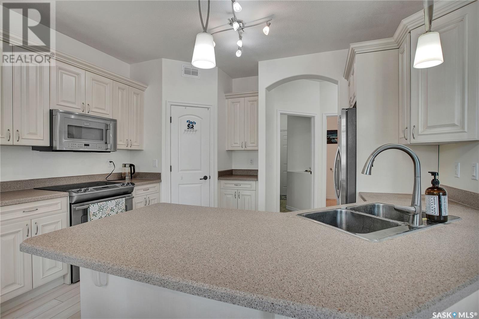 Photo 38 of 627 Rempel Crescent, Saskatoon SK