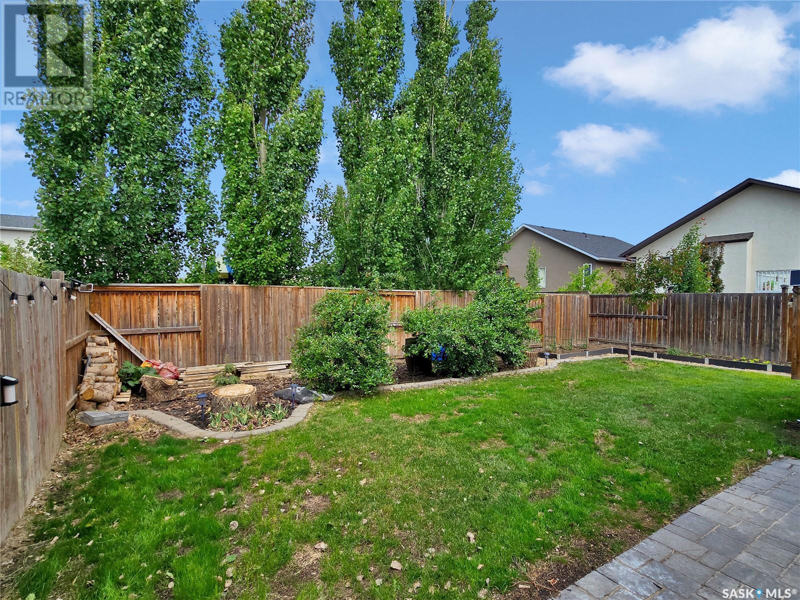 Photo 6 of 627 Rempel Crescent, Saskatoon SK