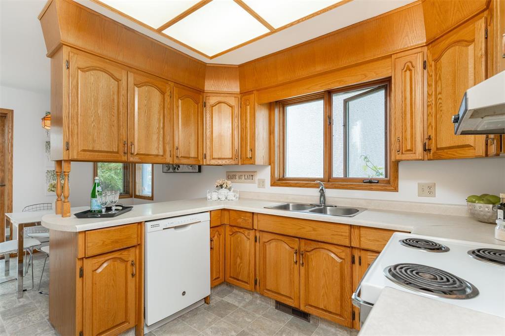 Photo 11 of 46 Wallingford Crescent, Winnipeg MB