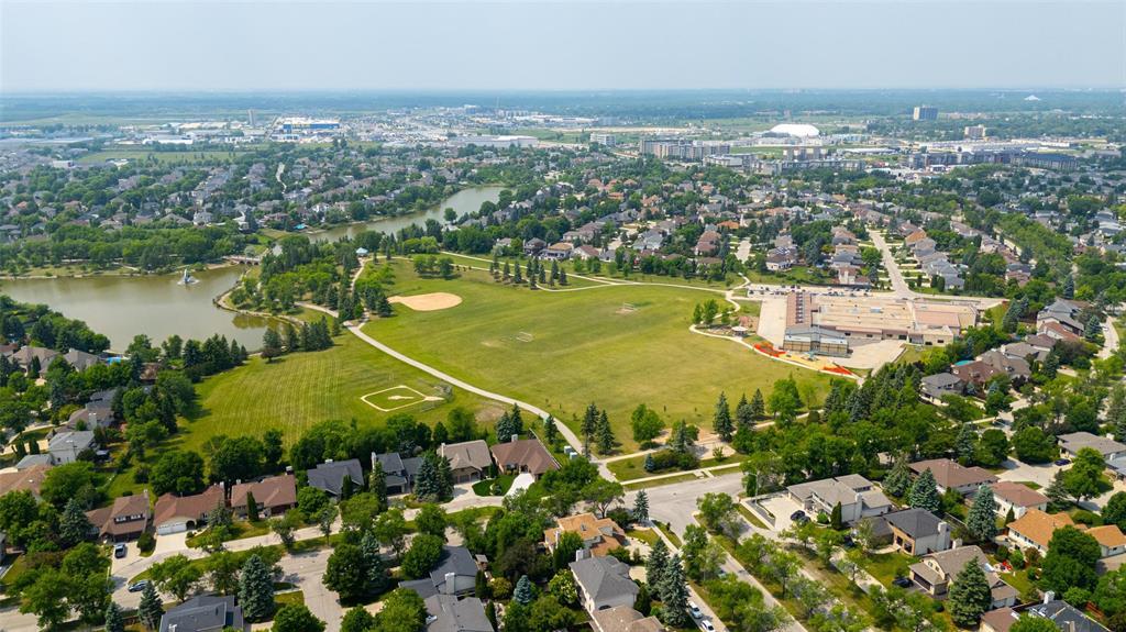 Photo 38 of 46 Wallingford Crescent, Winnipeg MB