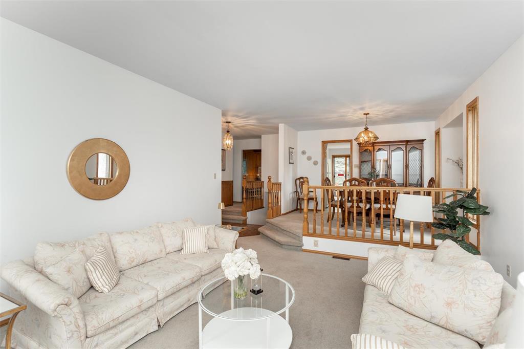 Photo 10 of 46 Wallingford Crescent, Winnipeg MB