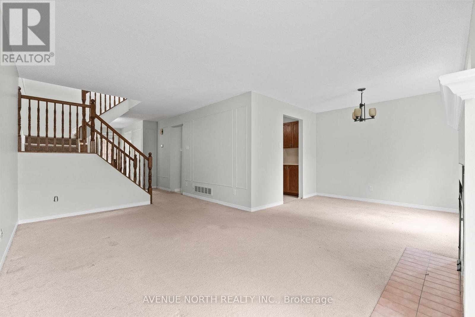Photo 17 of 45 Wrenwood Crescent, Ottawa ON
