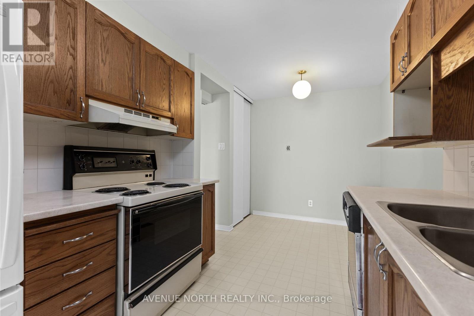 Photo 28 of 45 Wrenwood Crescent, Ottawa ON