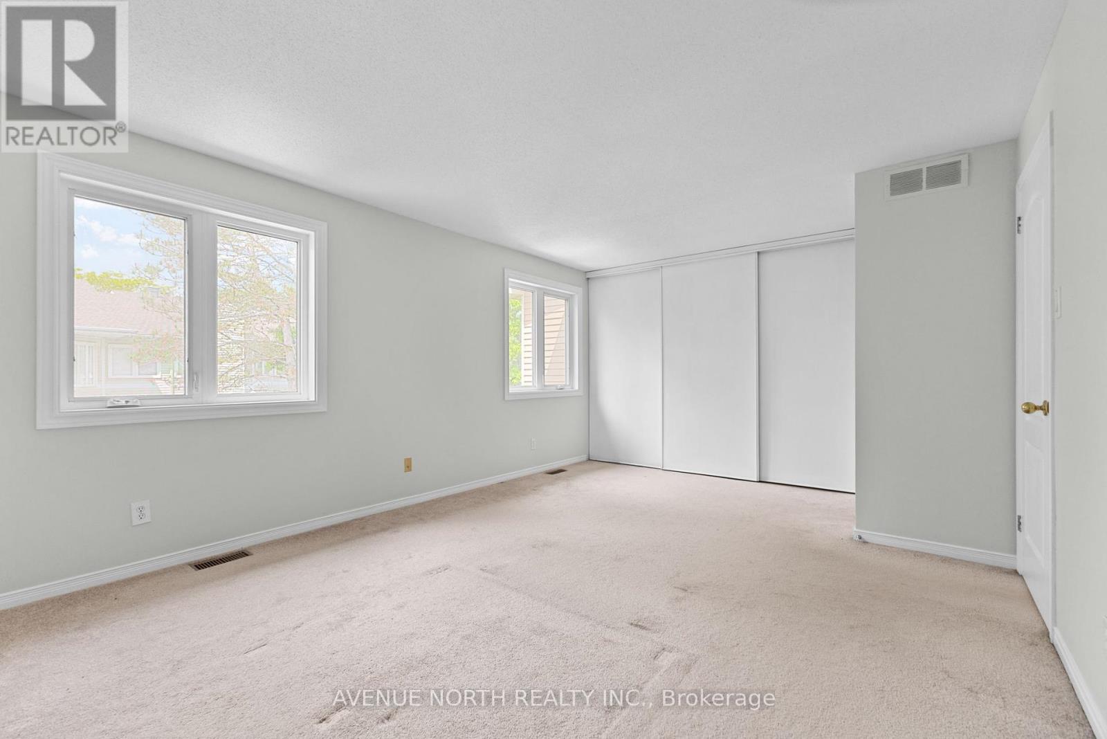 Photo 14 of 45 Wrenwood Crescent, Ottawa ON