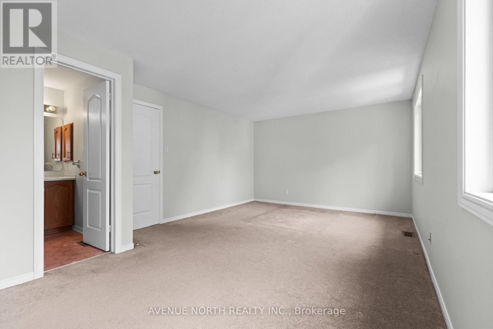 Photo 8 of 45 Wrenwood Crescent, Ottawa ON