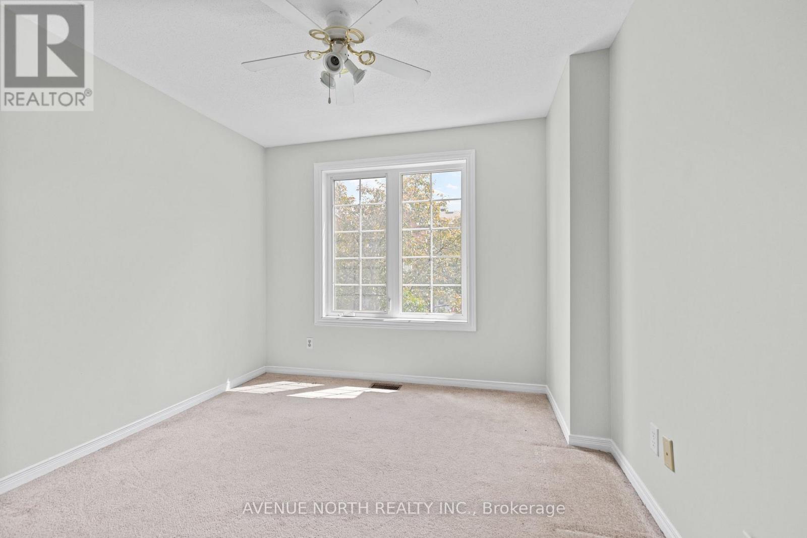 Photo 9 of 45 Wrenwood Crescent, Ottawa ON