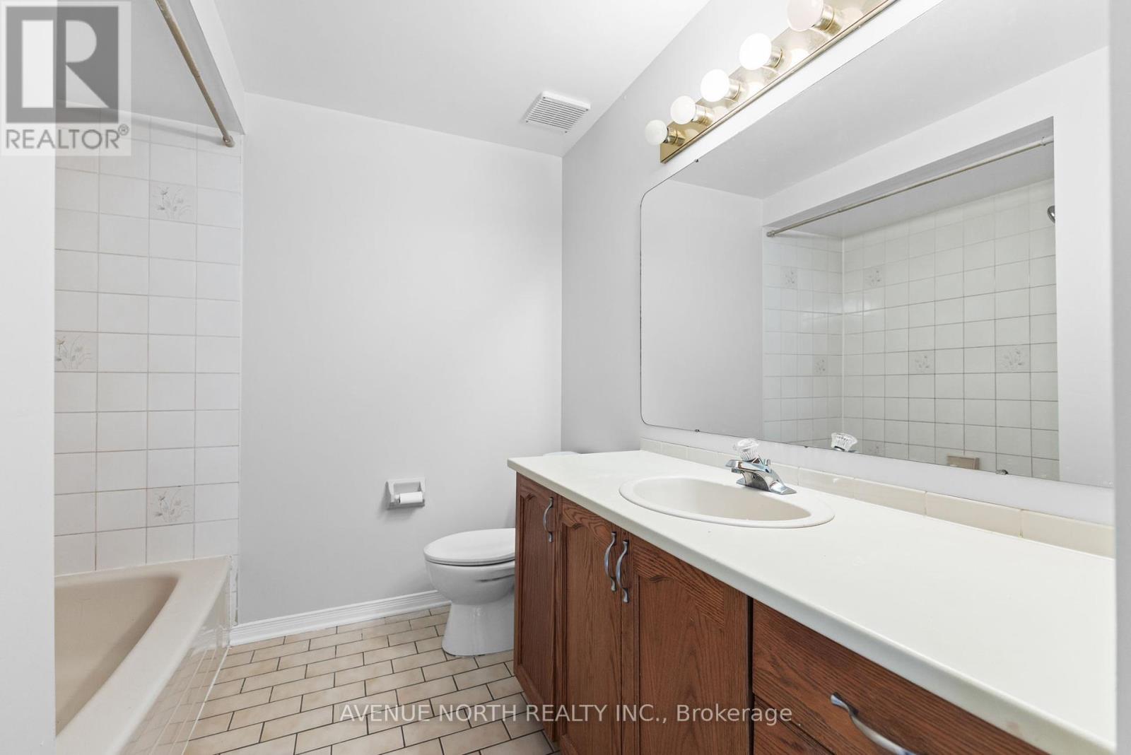 Photo 27 of 45 Wrenwood Crescent, Ottawa ON