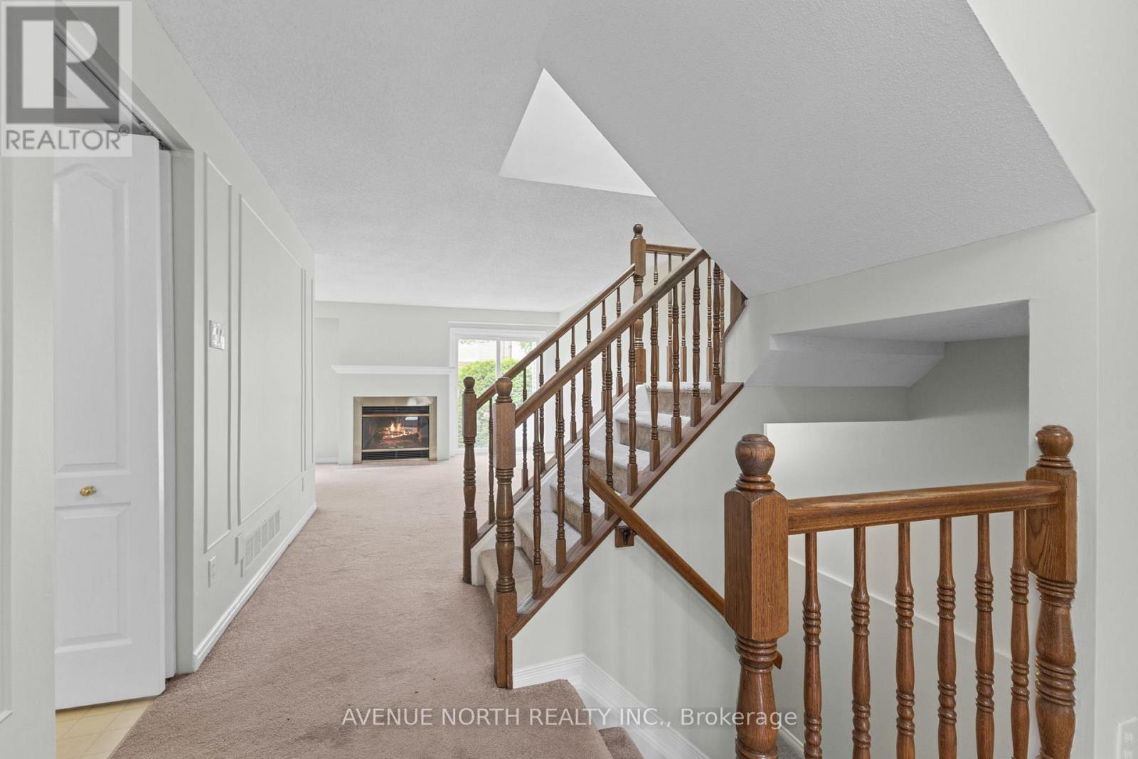 Photo 3 of 45 Wrenwood Crescent, Ottawa ON