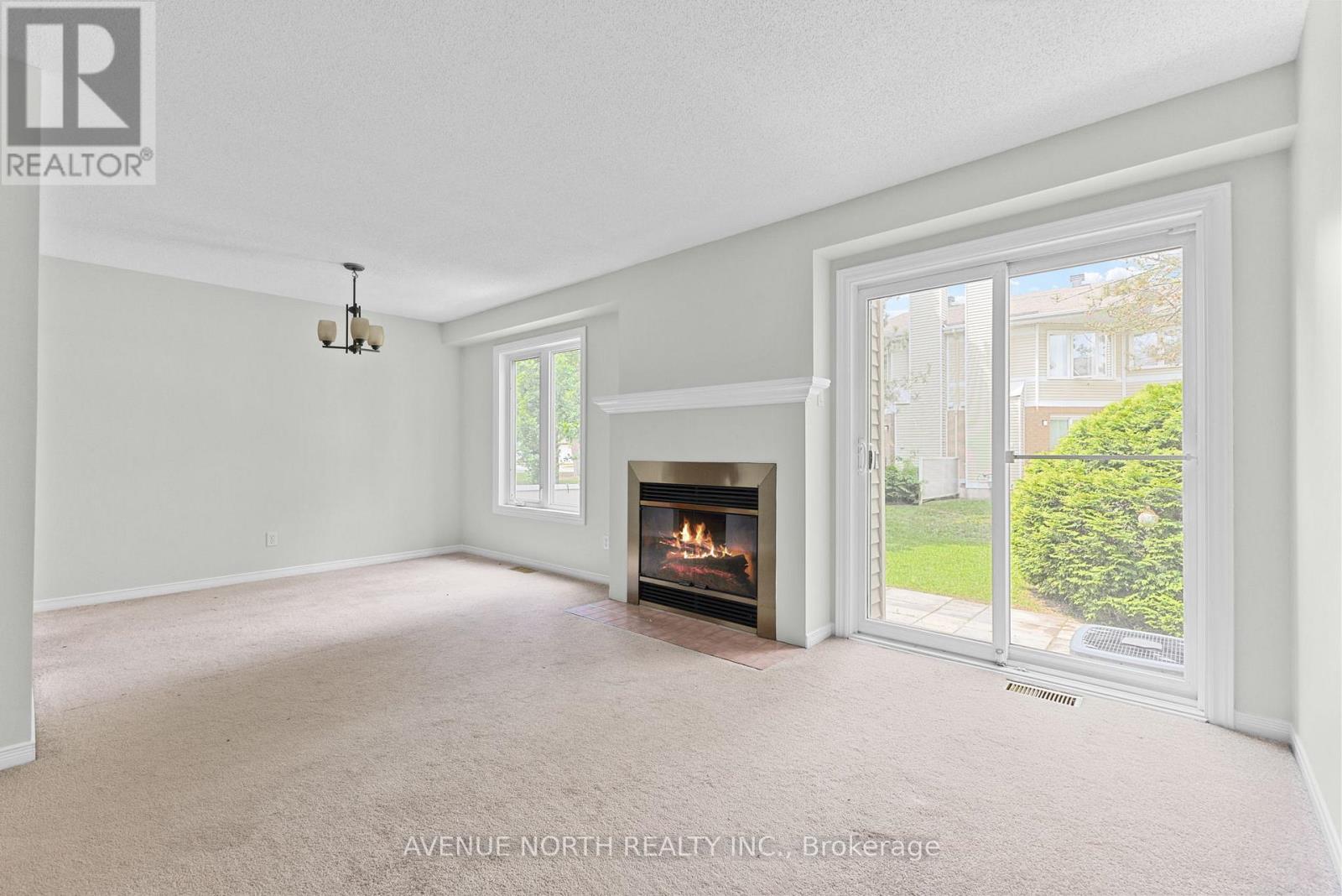 Photo 4 of 45 Wrenwood Crescent, Ottawa ON