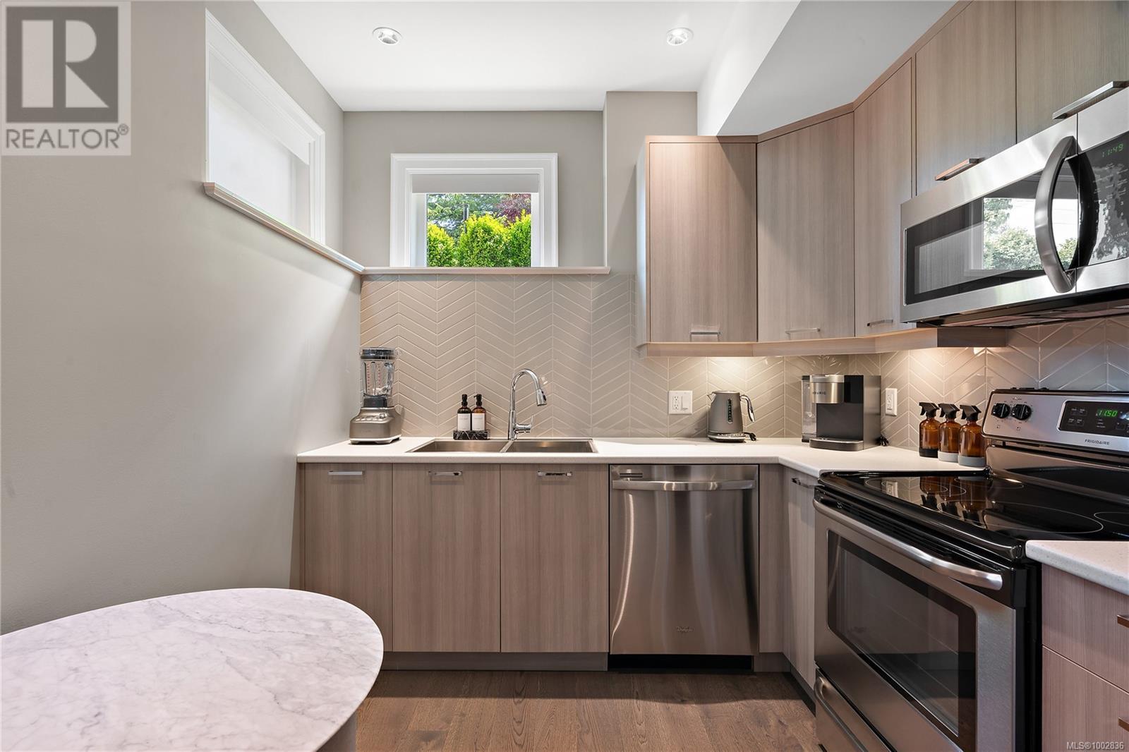 Photo 33 of 2685 Burdick Ave, Oak Bay BC