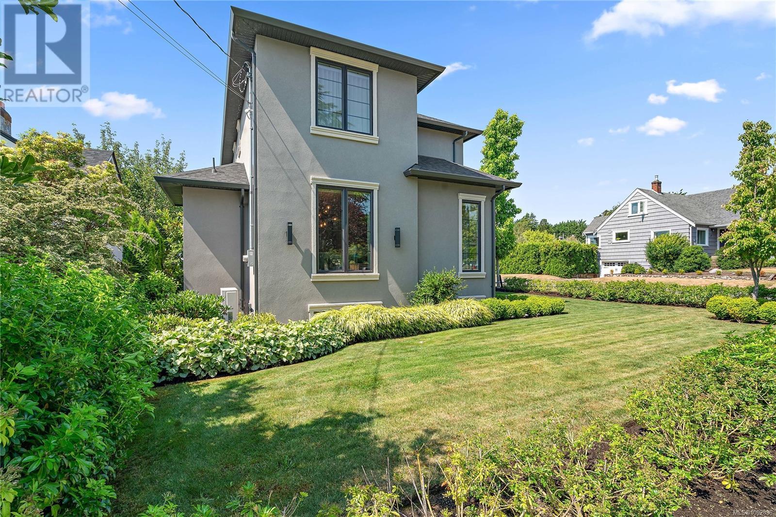 Photo 40 of 2685 Burdick Ave, Oak Bay BC
