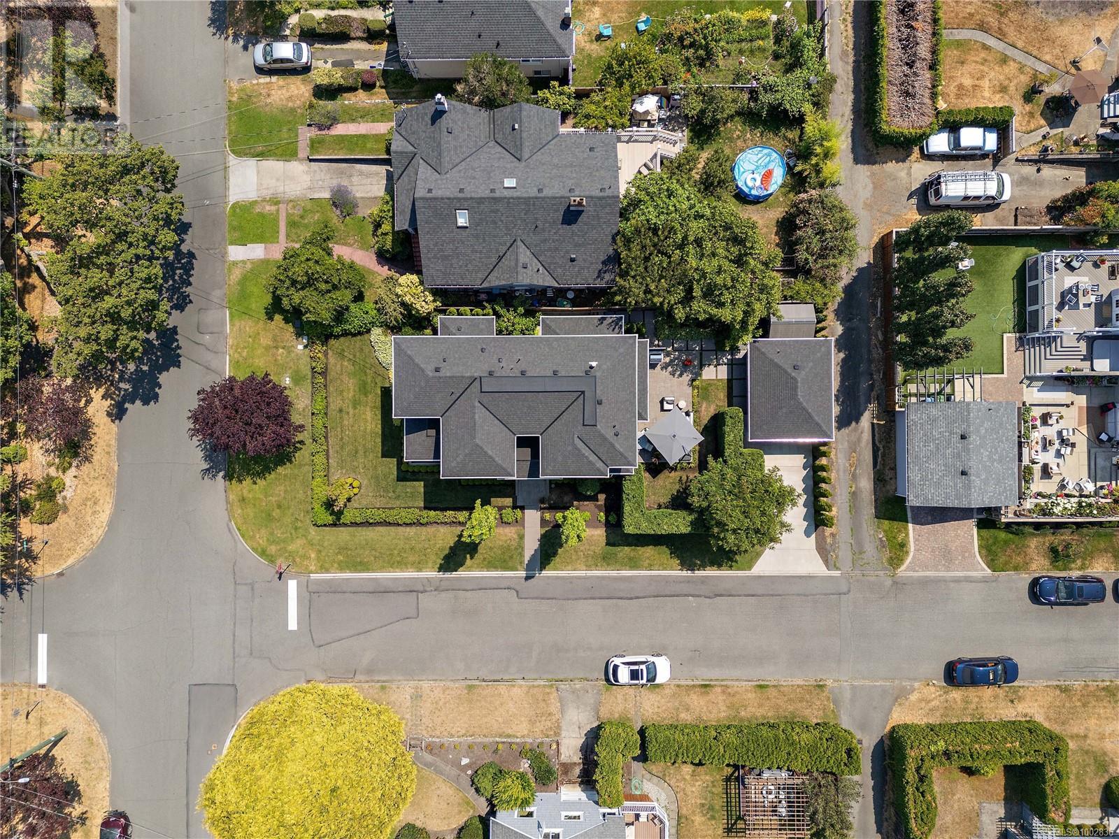 Photo 42 of 2685 Burdick Ave, Oak Bay BC