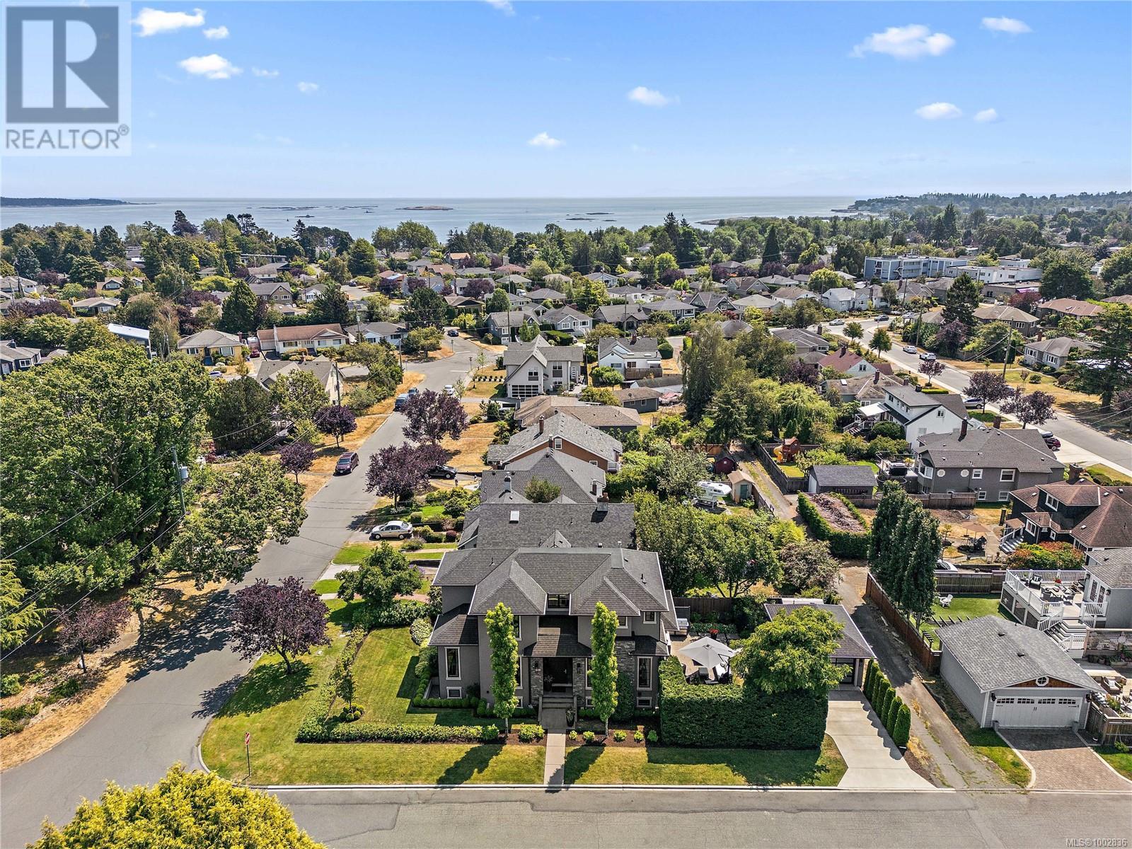 Photo 43 of 2685 Burdick Ave, Oak Bay BC